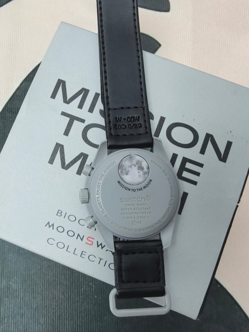 Swatch x Omega MoonSwatch Mission to Moon Watch - Picture 2 of 5